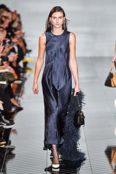 Look 32